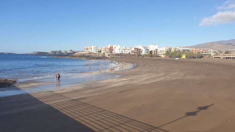 La playa de Melenara, a primera hora de la mañana (Foto TA)