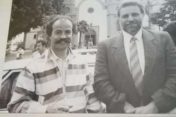 Julio Anguita y el entonces concejal de IUC, Sebastián Henríquez, en San Juan (Foto TA)