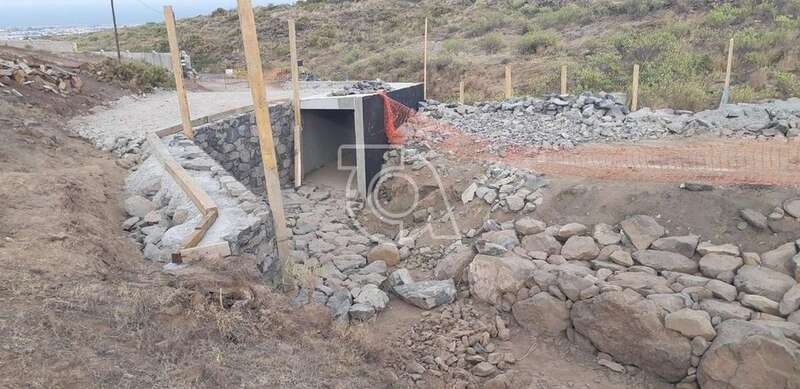 Obras paralizadas de construcción del pequeño puente (Foto TA)