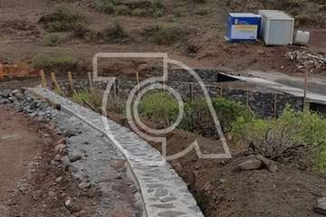 Las obras de mejora del camino de Rosiana, un mes paralizadas (Foto TA)