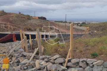 Las obras de mejora del camino de Rosiana, un mes paralizadas (Foto TA)