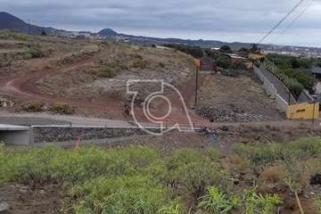 Las obras de mejora del camino de Rosiana, un mes paralizadas (Foto TA)