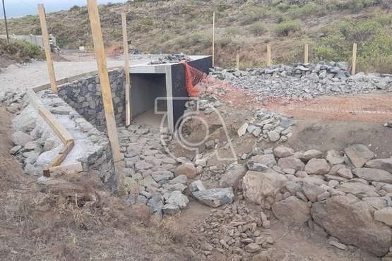 Las obras de mejora del camino de Rosiana, un mes paralizadas (Foto TA)