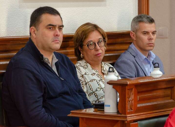 Tres de los seis ediles del PSOE (Foto TA)