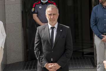 - El Gobierno de Canarias guarda un minuto de silencio en memoria de las personas fallecidas como consecuencia de la Covid-19 (Foto Acfi Press)