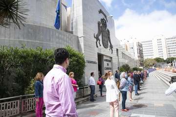 - El Gobierno de Canarias guarda un minuto de silencio en memoria de las personas fallecidas como consecuencia de la Covid-19 (Foto Acfi Press)