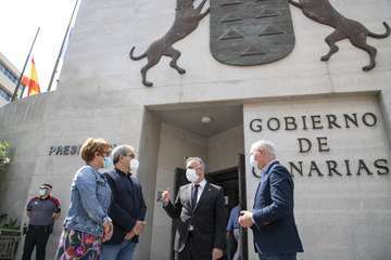 - El Gobierno de Canarias guarda un minuto de silencio en memoria de las personas fallecidas como consecuencia de la Covid-19 (Foto Acfi Press)
