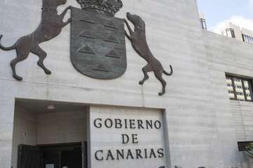 - El Gobierno de Canarias guarda un minuto de silencio en memoria de las personas fallecidas como consecuencia de la Covid-19 (Foto Acfi Press)