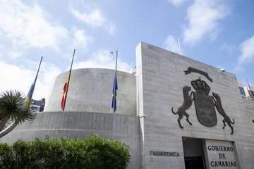 - El Gobierno de Canarias guarda un minuto de silencio en memoria de las personas fallecidas como consecuencia de la Covid-19 (Foto Acfi Press)