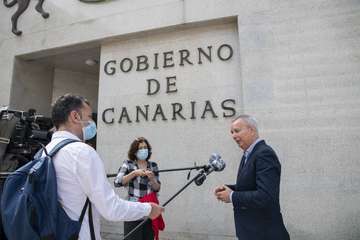 - El Gobierno de Canarias guarda un minuto de silencio en memoria de las personas fallecidas como consecuencia de la Covid-19 (Foto Acfi Press)