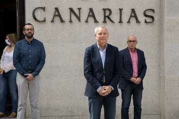 - El Gobierno de Canarias guarda un minuto de silencio en memoria de las personas fallecidas como consecuencia de la Covid-19 (Foto Acfi Press)