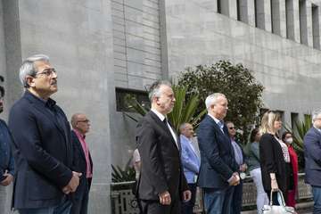 - El Gobierno de Canarias guarda un minuto de silencio en memoria de las personas fallecidas como consecuencia de la Covid-19 (Foto Acfi Press)
