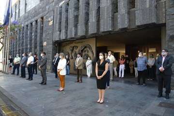 - El Gobierno de Canarias guarda un minuto de silencio en memoria de las personas fallecidas como consecuencia de la Covid-19 (Foto Acfi Press)