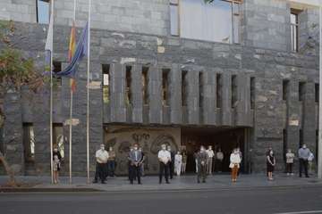 - El Gobierno de Canarias guarda un minuto de silencio en memoria de las personas fallecidas como consecuencia de la Covid-19 (Foto Acfi Press)