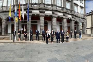 Las Palmas de Gran Canaria guarda un minuto de silencio en memoria de las víctimas de la COVID-19 (Foto TA)