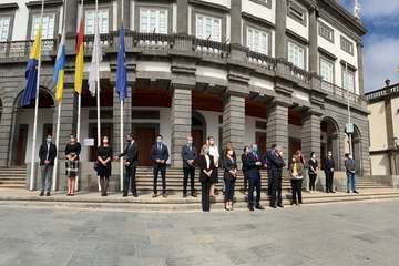 Las Palmas de Gran Canaria guarda un minuto de silencio en memoria de las víctimas de la COVID-19 (Foto TA)