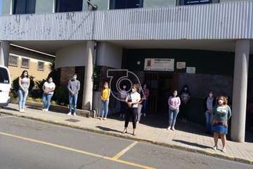 Minuto de silencio del personal de Servicios Sociales e Igualdad (Foto TA)