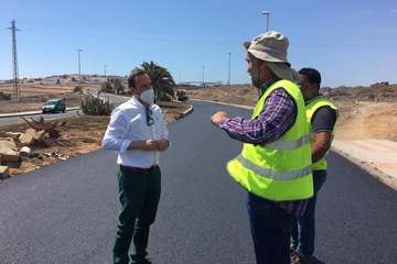 Un cajón de hormigón resuelve un badén en el vial costero a la altura de la depuradora de Hoya del Pozo (Foto TA)