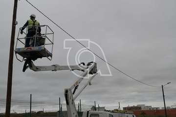 Alumbrado Público instala dos puntos de luz en la entrada a García Ruiz (Foto cedida a TA por vecinos del lugar)