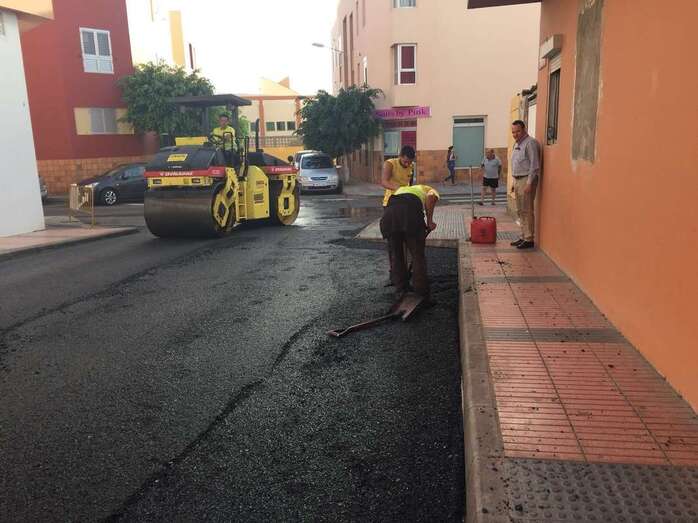 Imagen de archivo de obras de asfaltado en Telde (Foto TA)