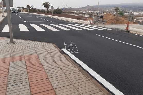 Obras de asfaltado del vial costero  (Foto TA)
