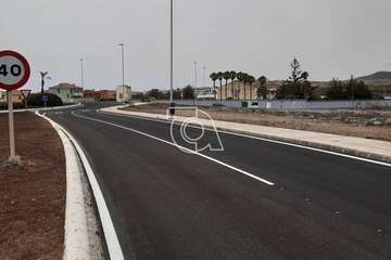 Obras de asfaltado del vial costero  (Foto TA)
