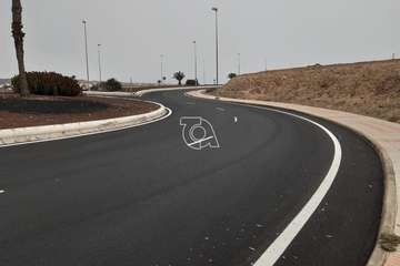 Obras de asfaltado del vial costero  (Foto TA)
