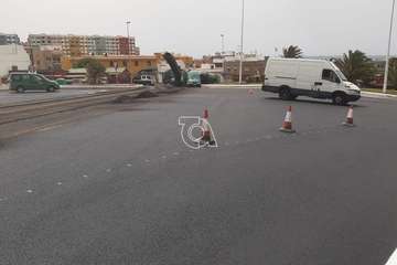 Obras de asfaltado del vial costero  (Foto TA)
