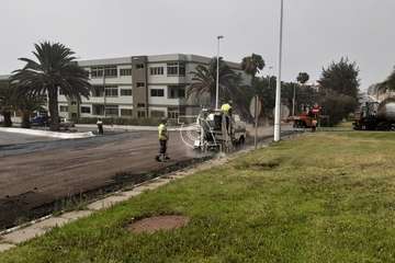 Obras de asfaltado del vial costero  (Foto TA)
