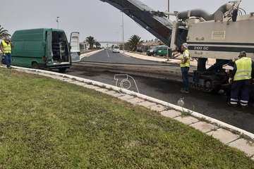 Obras de asfaltado del vial costero  (Foto TA)
