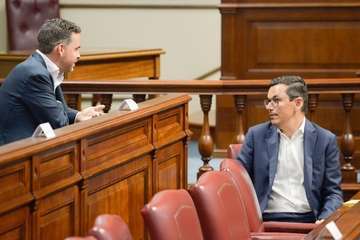 Pablo Rodríguez en la sesión de este martes del Parlamento canario (foto Acfi Press y TA)