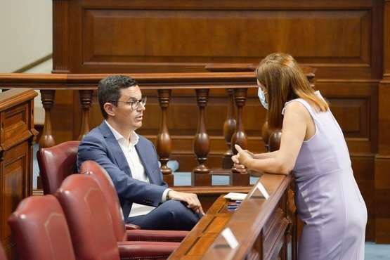 Pablo Rodríguez en la sesión de este martes del Parlamento canario (foto Acfi Press y TA)