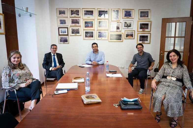 Alejandro Ramos con la nueva directiva del Colegio de Graduados Sociales de Gran Canaria y Fuerteventura/TA.