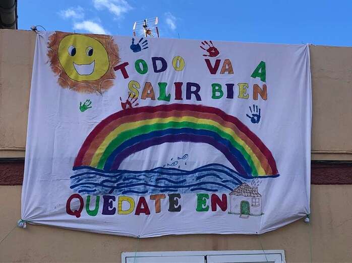 Pancarta en una vivienda de La Pardilla colocada durante el confinamiento/TA.
