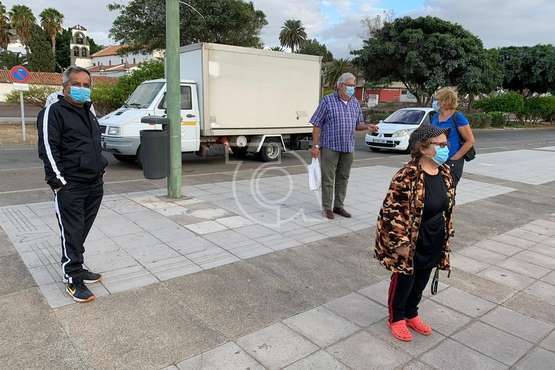 Protesta de mercadilleros y clientes, esta mañana en Jinámar/TA.