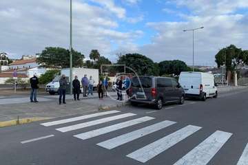 Protesta de mercadilleros y clientes, esta mañana en Jinámar/TA.