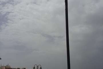 Farolas en mal estado en el paseo costero de Telde/TA.