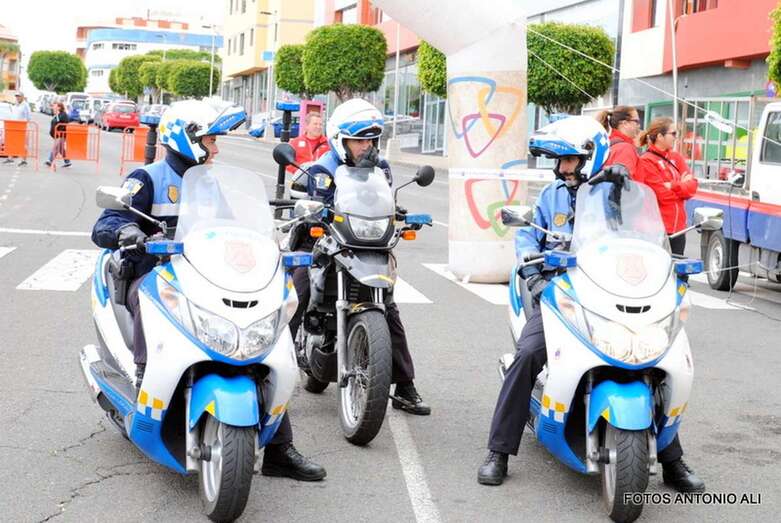 Imagen de archivo de tres motoristas de la Policía Local de Telde (Foto TA)