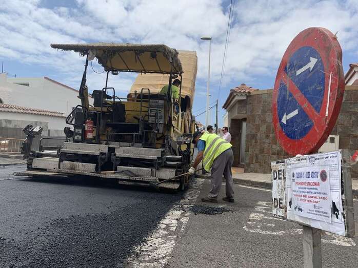 Imagen de archivo de unas obras de asfaltado en Telde (Foto TA)