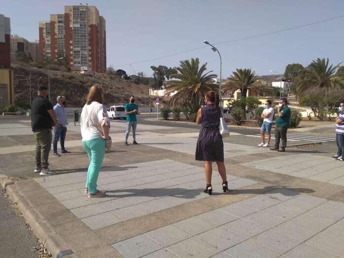 Los ediles de Ciuca mantuvieron un encuentro con los comerciantes este miércoles en el lugar donde se celebraba el rastro dominical/TA.