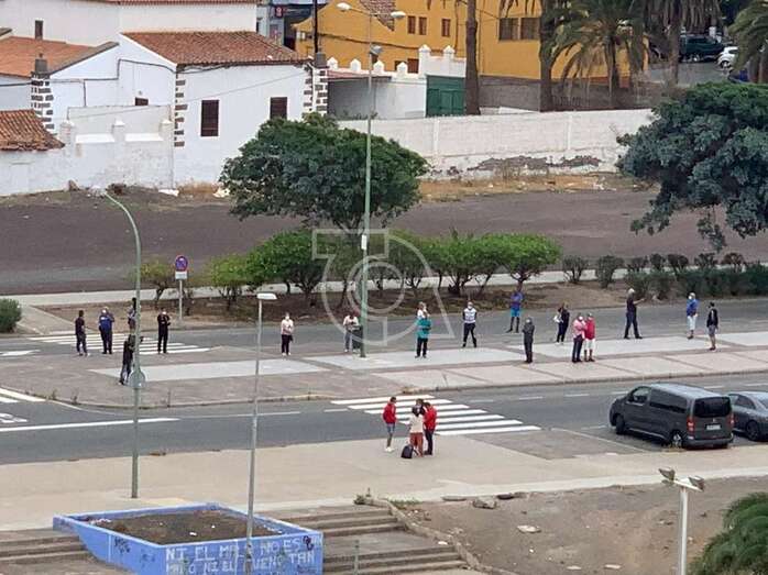 Mercadilleros concentrados esta mañana en Jinámar/TA.