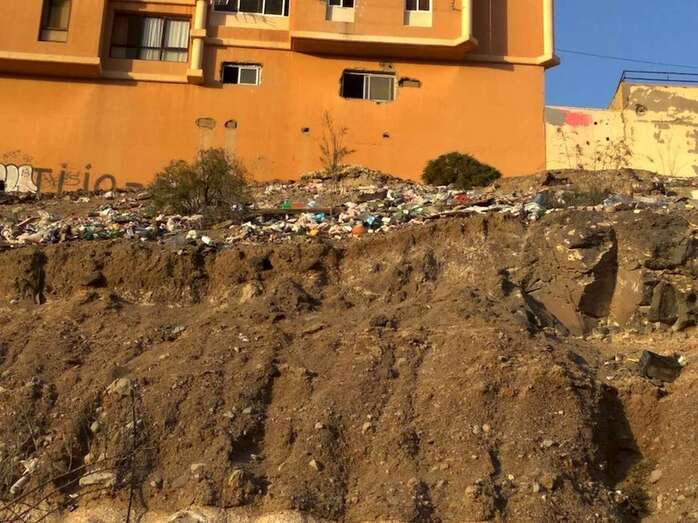 Ciuca denuncia que las laderas de Eucaliptos II se han convertido en vertederos incontrolados (Foto TA)