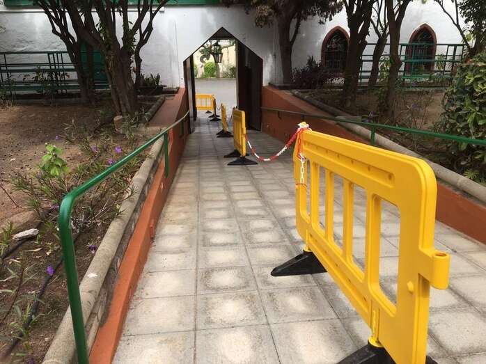 La Concejalía ha habilitado pasillos de entrada y salida en ambos cementerios (Foto TA)