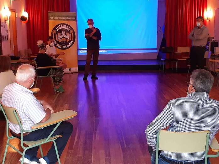 La reunión se desarrolló en el CEPA de Jinámar (Foto TA)