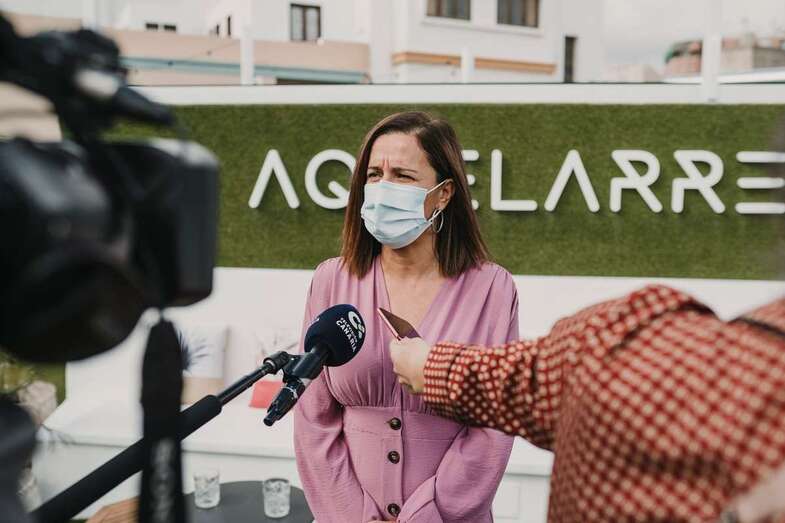 La concejala Lidia Mejías atiende a los medios durante la presentación de la nueva edición del evento Telde cambia la hora/TA.