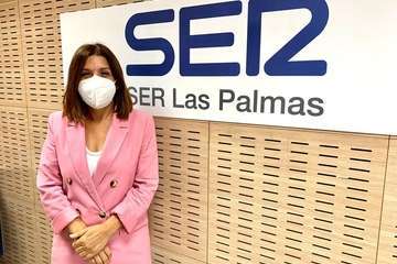Carmen Hernández en los estudios de SER Las Palmas/TA.