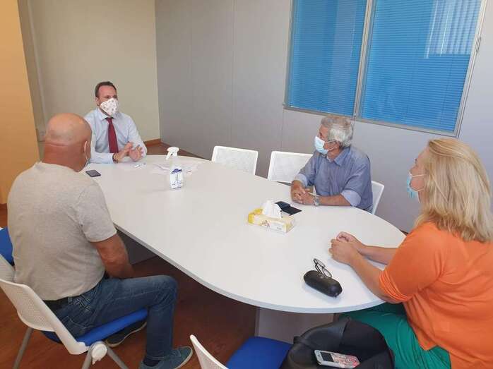 El concejal Eloy Santana recoge las inquietudes vecinales de los barrios de Telde (Foto TA)