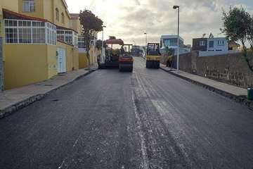 El plan de asfaltado embetuna las calles de Hoya Pozuelo/TA.