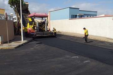 El plan de asfaltado embetuna las calles de Hoya Pozuelo/TA.