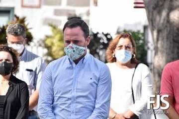 Minuto de silencio por el 25-N en la plaza de San Juan/Francisco Javier Santana y TA.